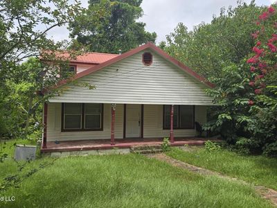332 First West St N