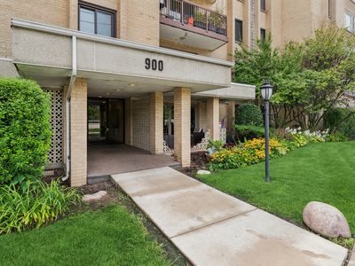 Property at 900 S River Rd APT 4F, Des Plaines, IL
