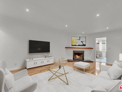 15457 Moorpark St APT 3