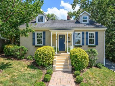 1004 Rayon St