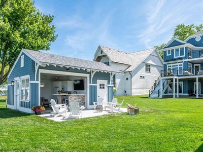 W267N2937 Peterson DRIVE