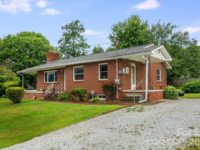 4 Brad St