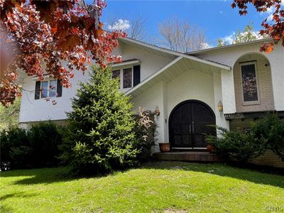 Property at 517 Hatherleigh Dr, Syracuse, NY