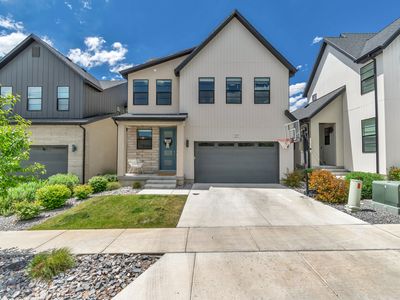 3093 N Park Cottage Way