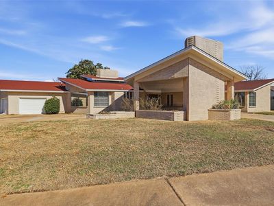 7700 S Country Club Dr