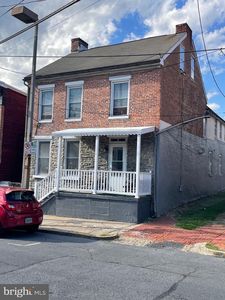 9 E All Saints St