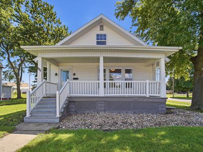 198 W 1st St