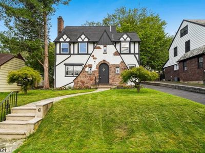 6 Norfolk Ave
