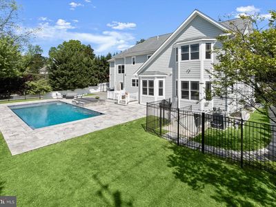 11000 Luxmanor Rd