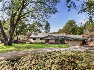 1635 Country Club Dr