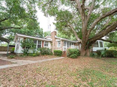 2570 Bayou Blvd