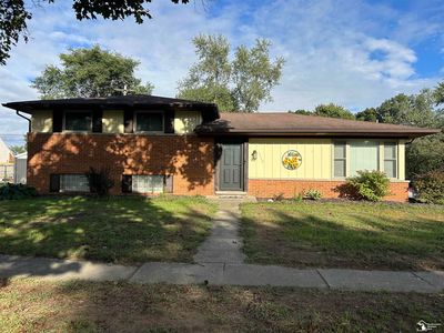 7348 Middlebury Dr