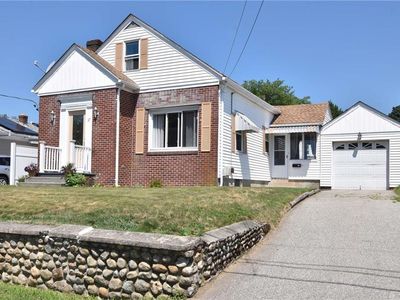 37 King St