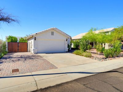 5808 N Laguna Ct
