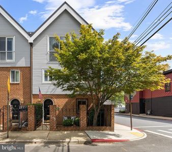 313 4th St