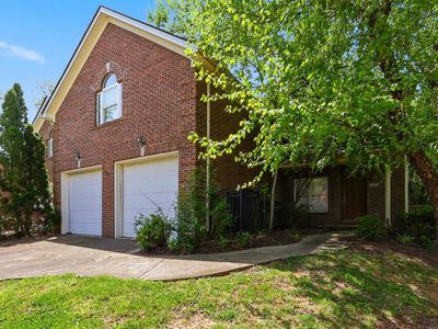 914 Literary Cir