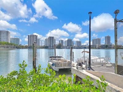 2780 NE 183rd St APT 115
