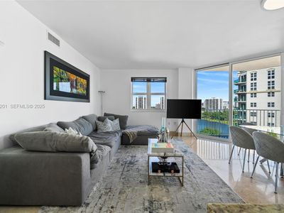 19900 E Country Club Dr APT 1112