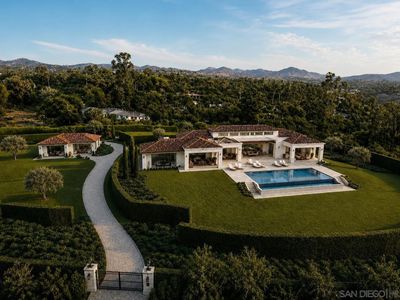 6858 Las Colinas