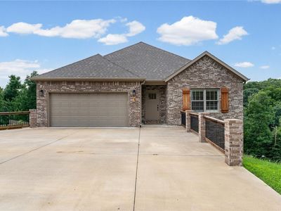 3 Manton Ln