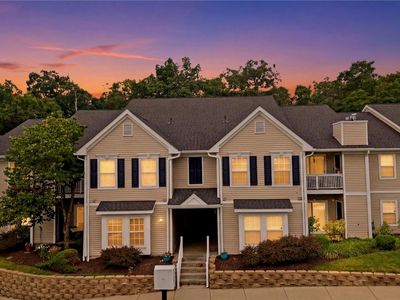2202 Lenox Oval