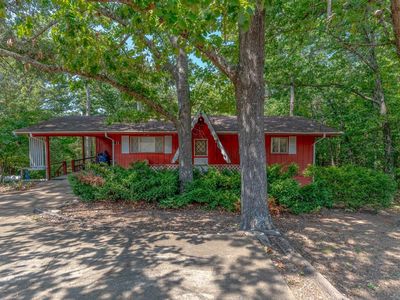 11 Iroquois Dr