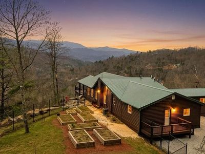 833 Fox Run Rd