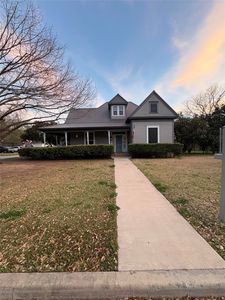 818 E Elm St