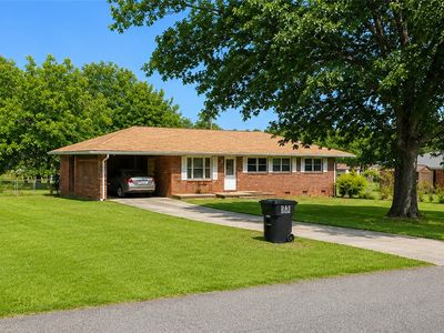1033 Hickory Ln