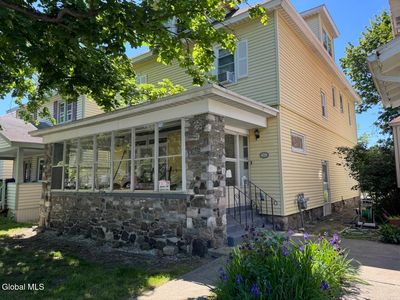 851 Central Parkway