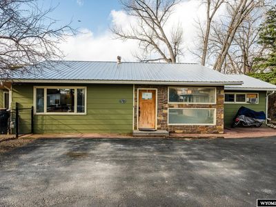 138 1/2 E Bennett St