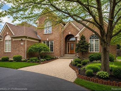 27568 Rainbow Cir