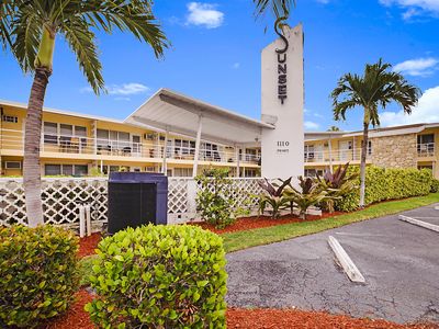 1110 N Riverside Drive #12