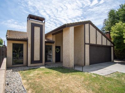 1937 S Royal Oaks Drive