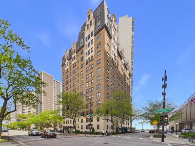 6101 N Sheridan Rd APT 1A
