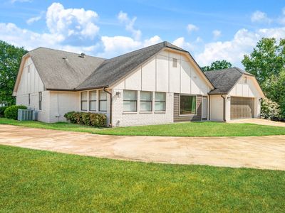 7123 Heather Ln
