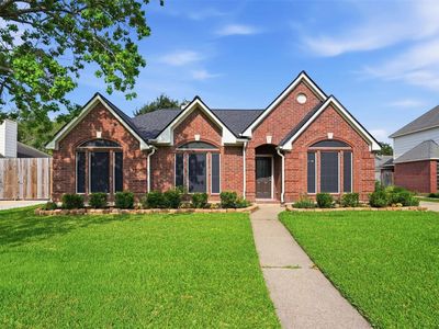4015 Lakepointe Forest Dr