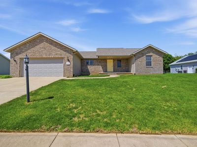 Property at 20 Ashwood Ln, Pekin, IL