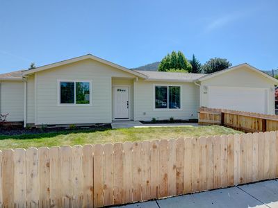 Property at 1637 Carnahan Dr, Grants Pass, OR