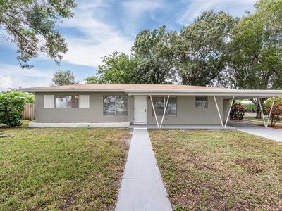 811 W Country Club Circle