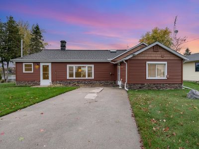 5711 Lakeview Dr