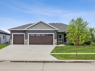 2865 McLeod Dr E