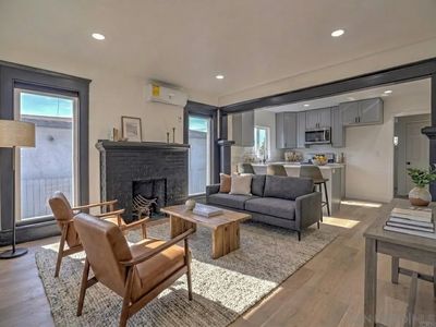 23 E 1st St