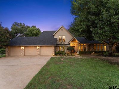 1408 E Lake Dr