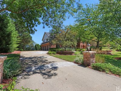35 Revere Dr