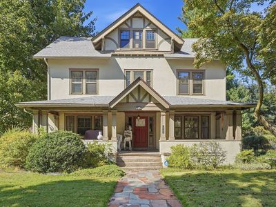 98 Bellevue Ave