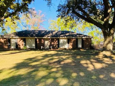 3255 Lancaster Ln