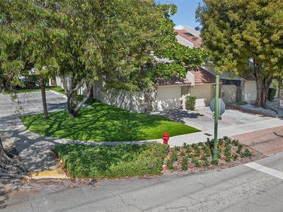 210 Washingtonia Avenue