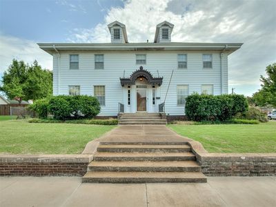701 E Noble Ave