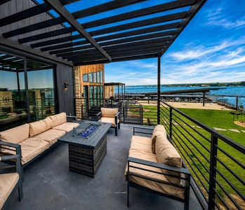12 Breakwater Bnd
